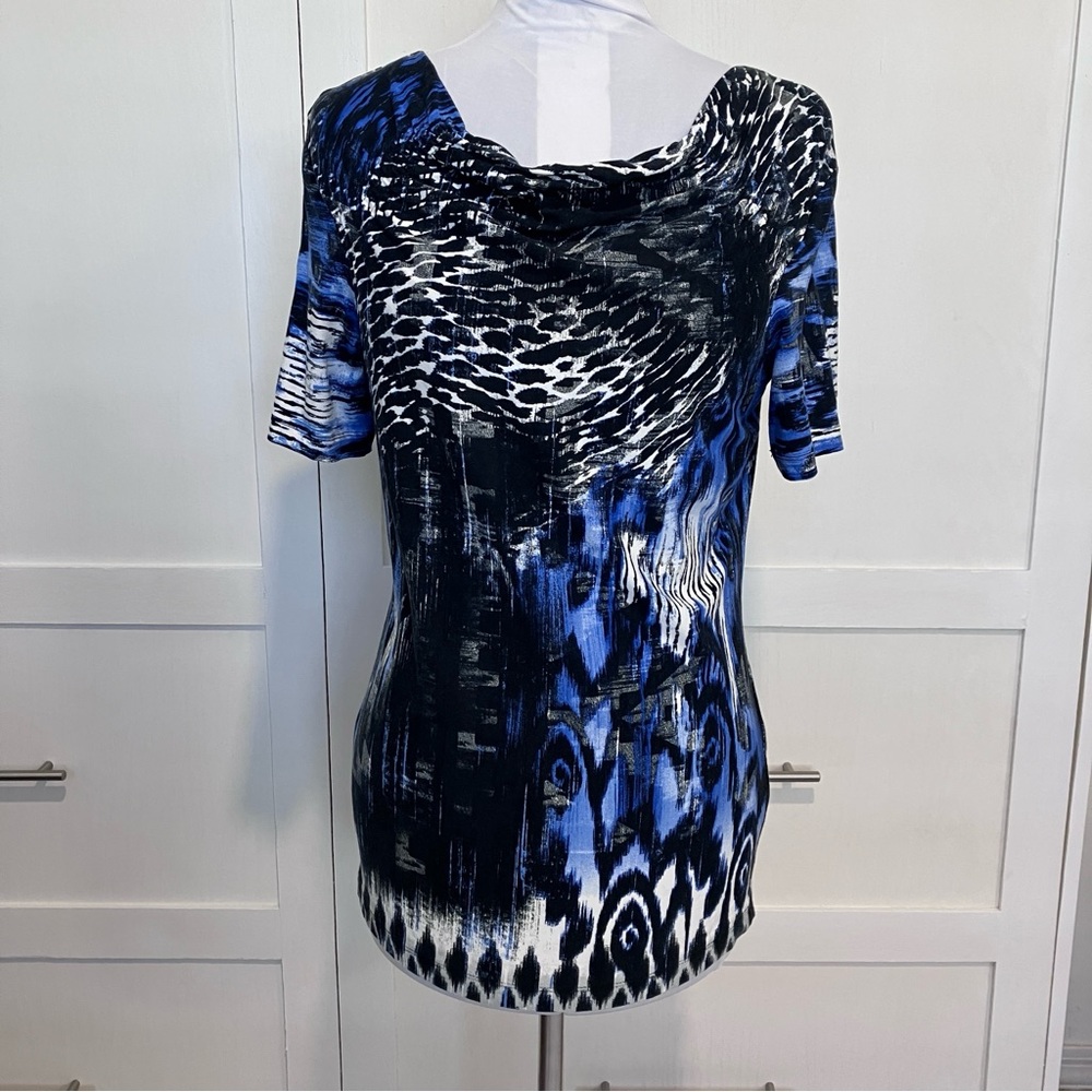 Alessa W. Fitted Blue and Black Short Sleeve Artistic Print Blouse, S
